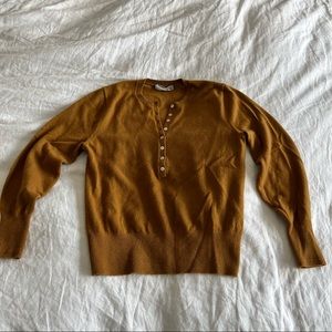 Everlane Cashmere sweater in Ochre color